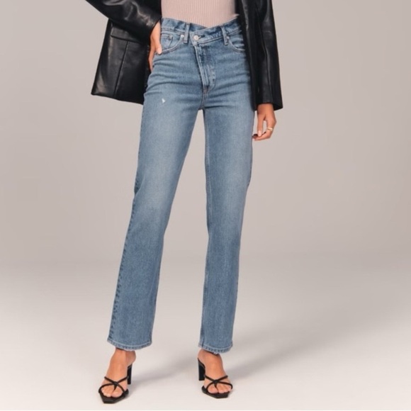 Abercrombie & Fitch Denim - Abercrombie & Fitch The 90s Straight Ultra High Rise Jeans Medium Wash 28 Short